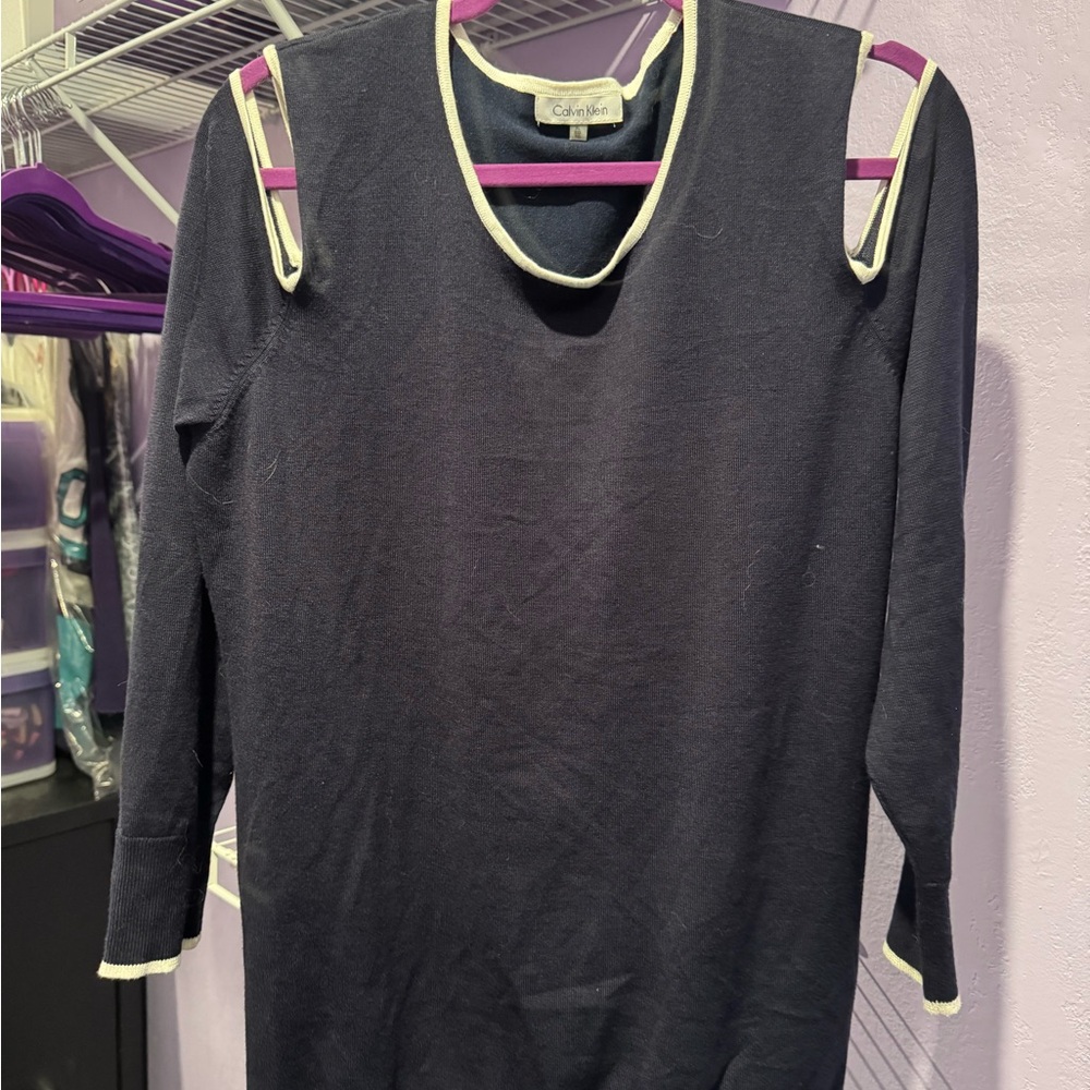 CK, navy/wht, cold shoulder, worn 1x